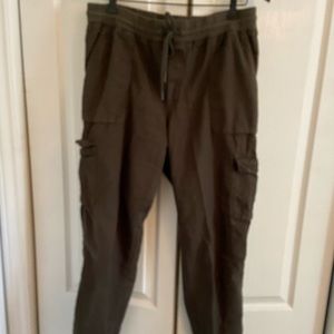 Aritzia Community cargo pants olive green large